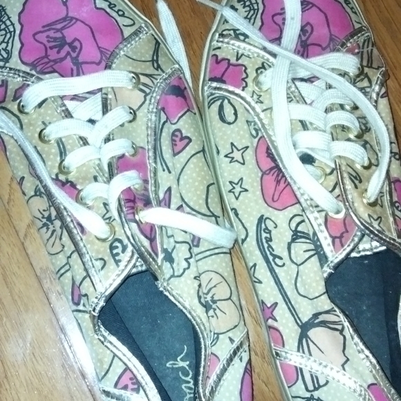 Iam selling my coach shoes - Picture 5 of 8